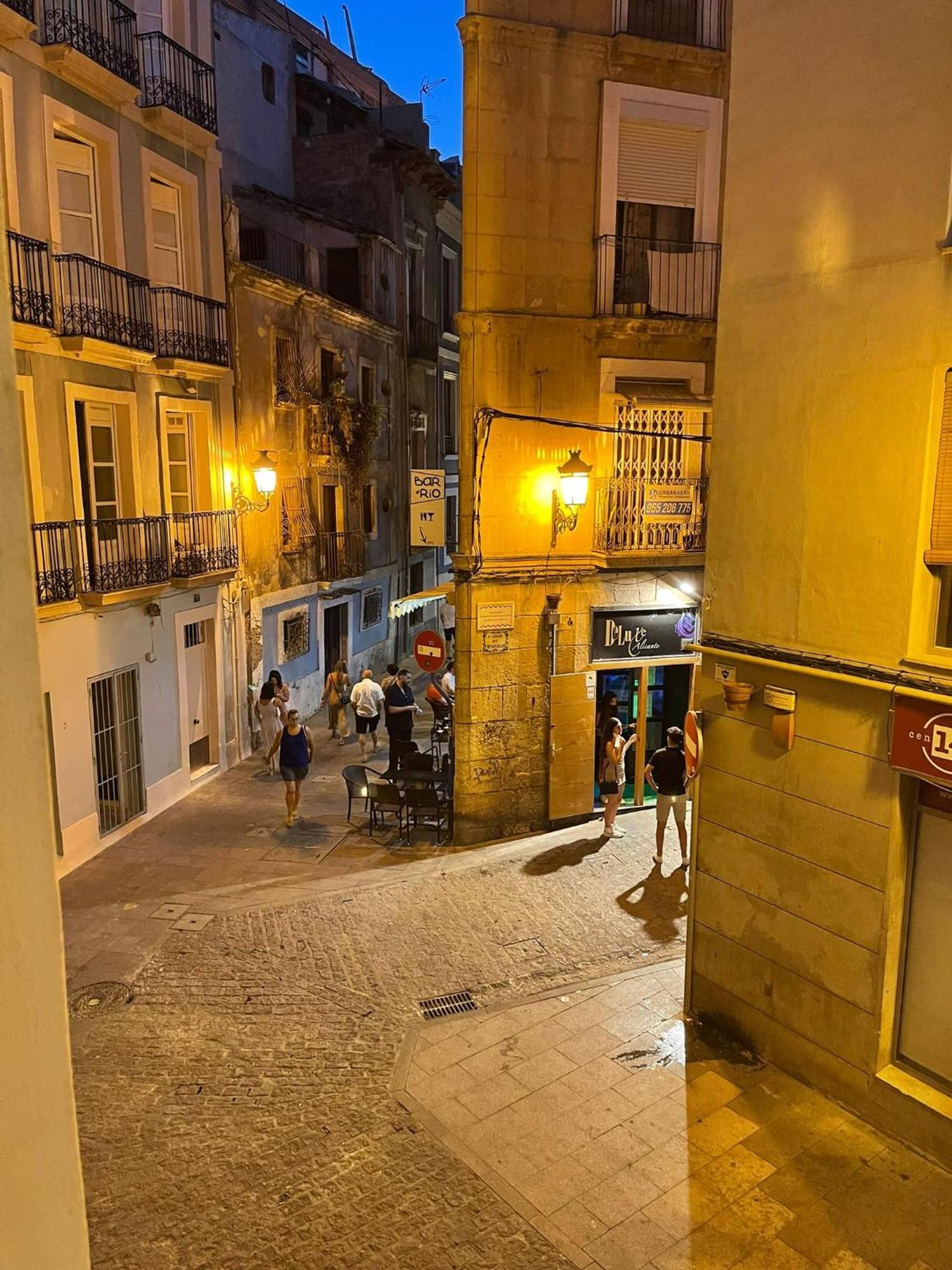 Piso Casco Historico Alicante Bagian luar foto
